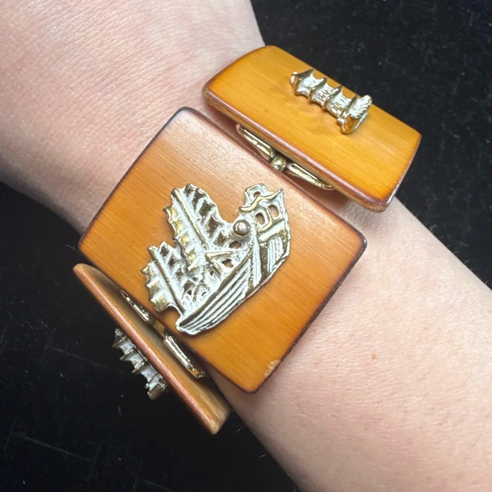 Source Unknown Polynesian Gold and Brown‎ Bracelet